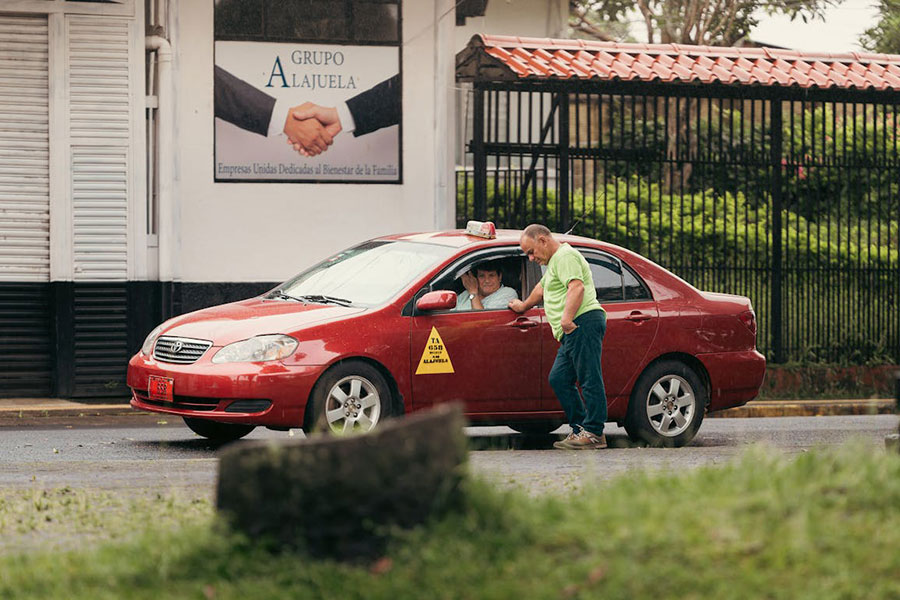 Costa-Rica-Taxi-Image-1
